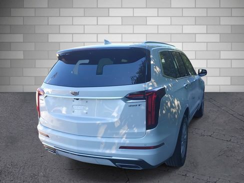 New 2025 Cadillac XT6 Luxury image 5