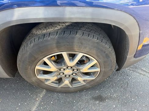 Certified 2023 GMC Acadia SLT w/ Preferred Package AWD/4WD image 7
