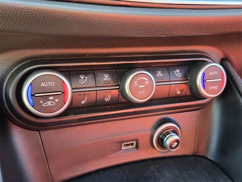 Used 2022 Alfa Romeo Stelvio Sprint image 21