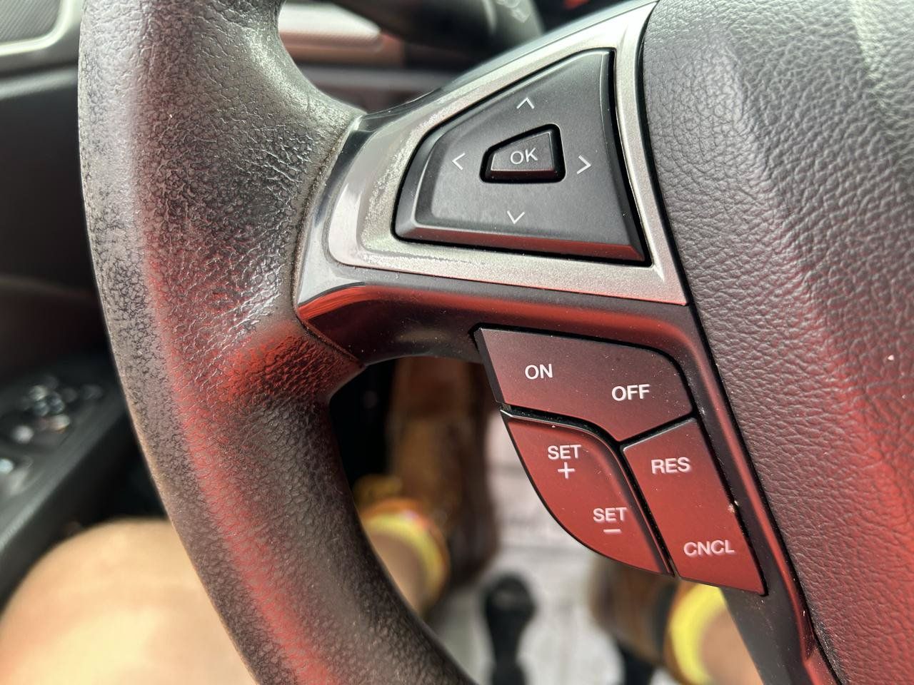 Used 2020 Ford Fusion SE FWD image 19
