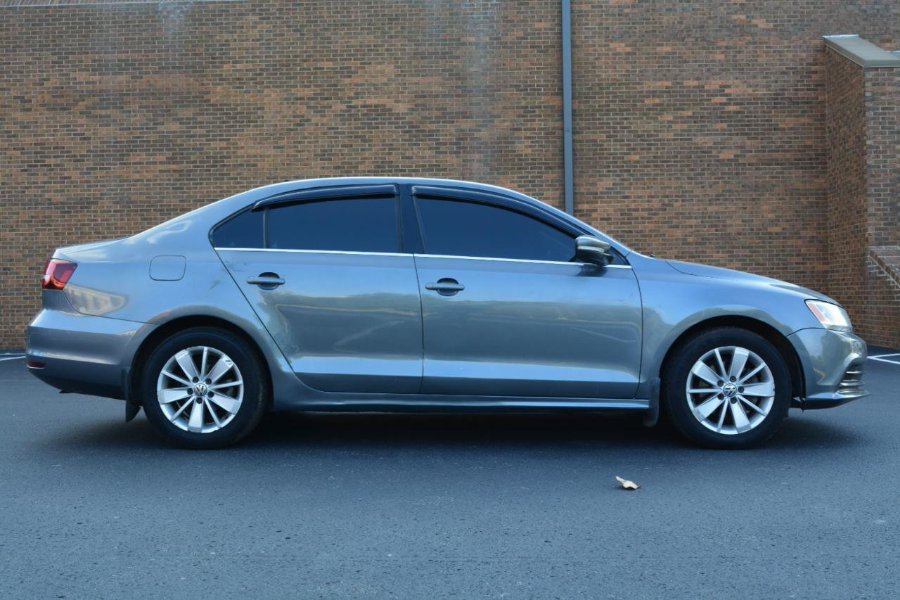 Used 2016 Volkswagen Jetta SE FWD image 4