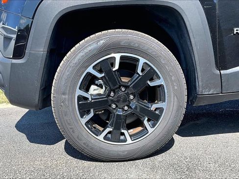 Used 2023 Jeep Renegade Latitude AWD/4WD image 2