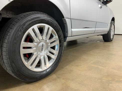 Used 2012 Lincoln Navigator L 4WD image 9