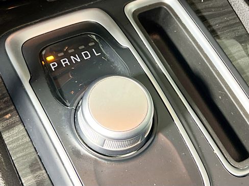 Used 2017 Chrysler 300 Limited image 25