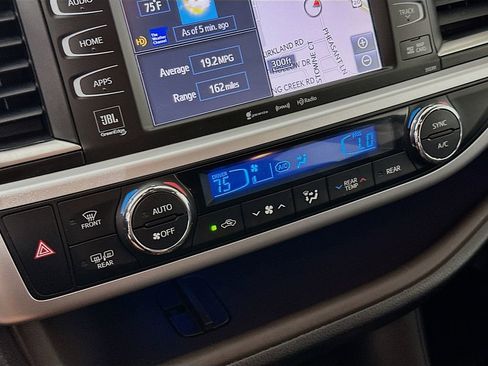 Used 2019 Toyota Highlander Limited AWD/4WD image 22