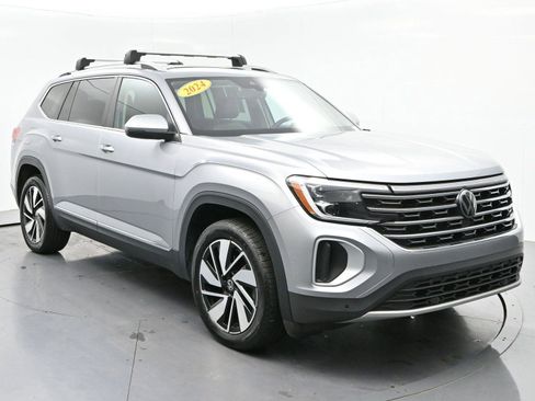 Used 2024 Volkswagen Atlas SEL image 2