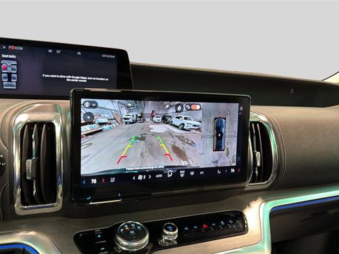 Used 2025 Ford Expedition Platinum AWD/4WD image 13