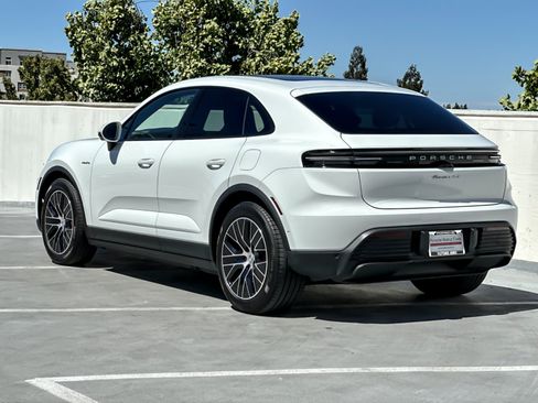 Used 2025 Porsche Macan 4S Electric AWD/4WD image 3
