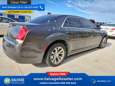 Used 2016 Chrysler 300 Limited RWD image 4
