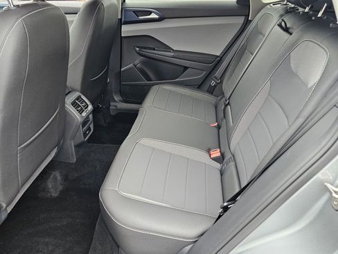 Used 2024 Volkswagen Taos SE image 13