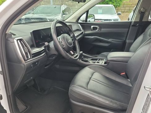 Used 2024 Kia Sorento S FWD image 13