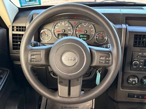 Used 2012 Jeep Liberty Sport w/ Driver Convenience Group image 30