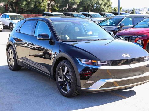 New 2026 Hyundai Ioniq 5 SEL image 3