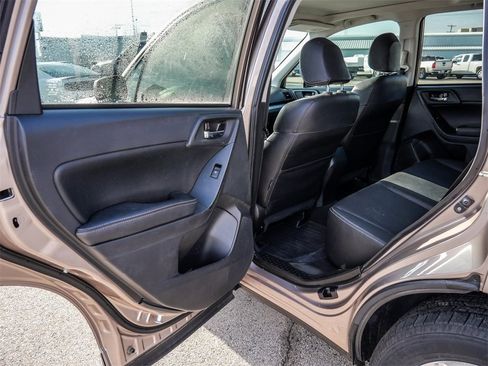 Used 2015 Subaru Forester 2.5i Limited image 23