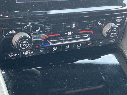 Used 2024 Jeep Grand Cherokee Altitude image 40