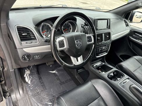 Used 2020 Dodge Grand Caravan GT FWD image 2