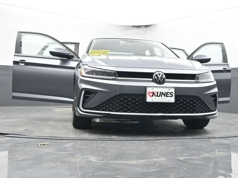 Used 2025 Volkswagen Jetta SE image 62