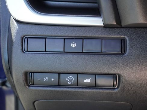 Used 2025 Nissan Rogue SV FWD image 10