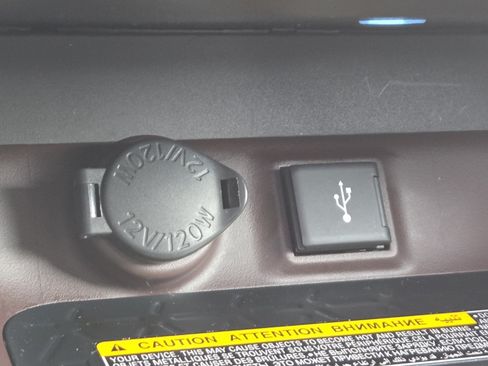 Used 2021 Toyota RAV4 Limited AWD/4WD image 6