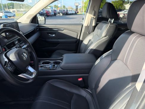 Used 2025 Honda Pilot Elite image 11