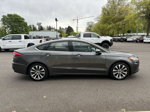 Used 2019 Ford Fusion SE AWD/4WD image 4