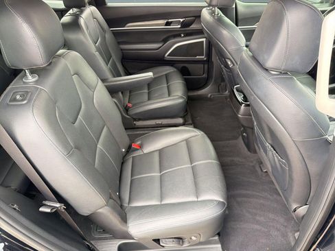 Used 2022 Kia Telluride EX w/ EX Premium Package image 28