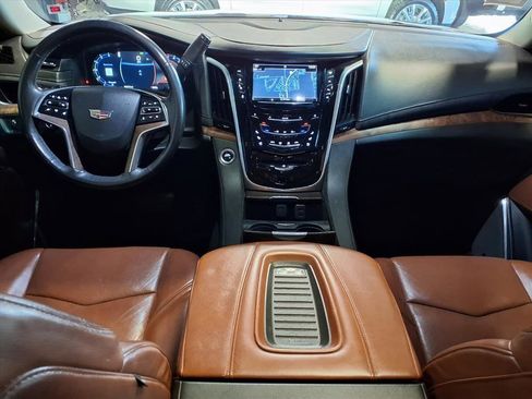 Used 2019 Cadillac Escalade Luxury w/ Escalade Sport Edition image 20