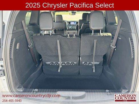 New 2025 Chrysler Pacifica Select image 16
