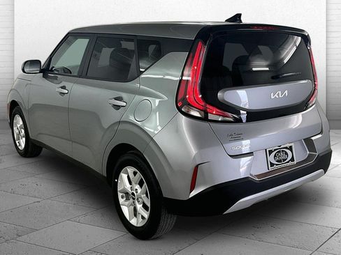 Used 2025 Kia Soul LX FWD image 10