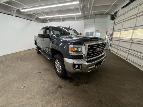 Used 2019 GMC Sierra 2500 SLT w/ Duramax Plus Package image 8