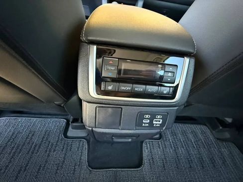 Used 2023 Subaru Ascent Limited AWD/4WD image 17