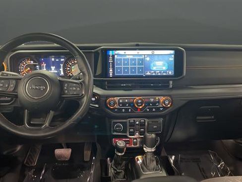 Used 2024 Jeep Gladiator Mojave w/ Technology Group AWD/4WD image 11