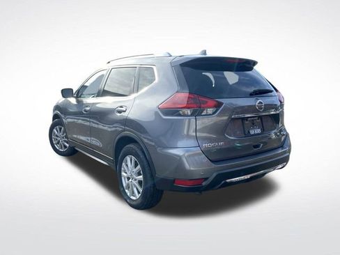 Used 2019 Nissan Rogue SV image 3
