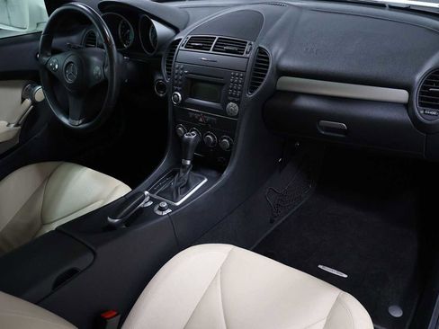 Used 2009 Mercedes-Benz SLK 300 image 6