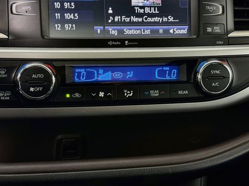 Used 2015 Toyota Highlander XLE AWD/4WD image 17
