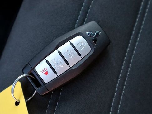 Used 2024 Mitsubishi Outlander SE Black Edition image 39