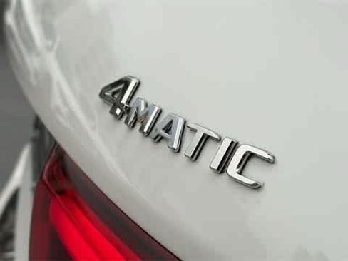 Used 2025 Mercedes-Benz GLB 250 4MATIC image 11
