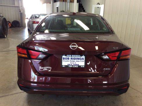 Used 2024 Nissan Altima 2.5 SV image 4