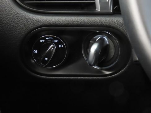 Certified 2025 Porsche Macan AWD/4WD image 23