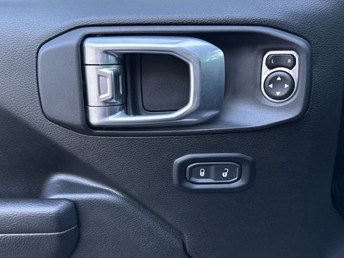 Used 2022 Jeep Wrangler Unlimited Rubicon image 16