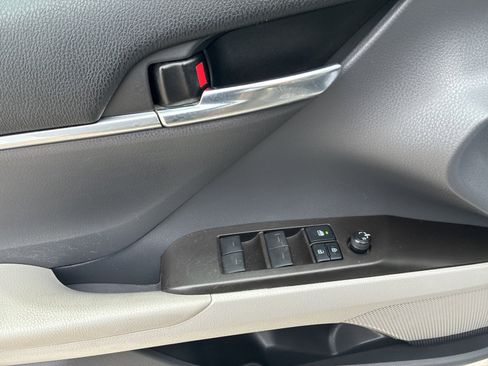 Used 2021 Toyota Camry SE w/ Convenience Package image 14