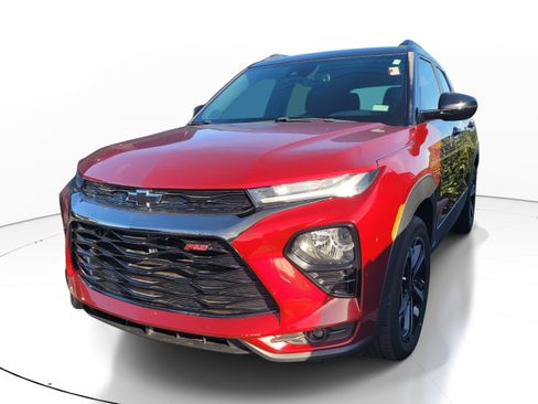 Used 2022 Chevrolet TrailBlazer RS w/ Technology Package FWD image 3