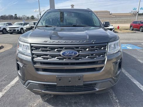 Used 2018 Ford Explorer XLT w/ Equipment Group 202A image 6
