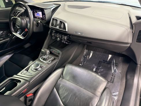 Used 2018 Audi R8 V10 w/ Premium Package RWD image 13