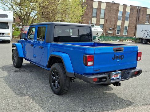 Used 2022 Jeep Gladiator Sport image 4