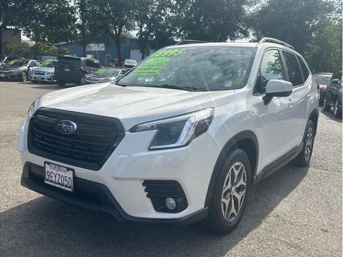 Used 2022 Subaru Forester Premium AWD/4WD image 3