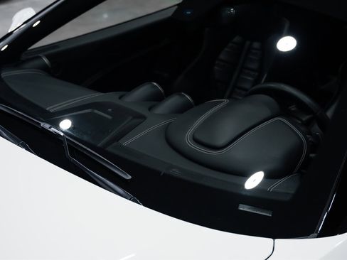 Used 2014 Ferrari California image 17