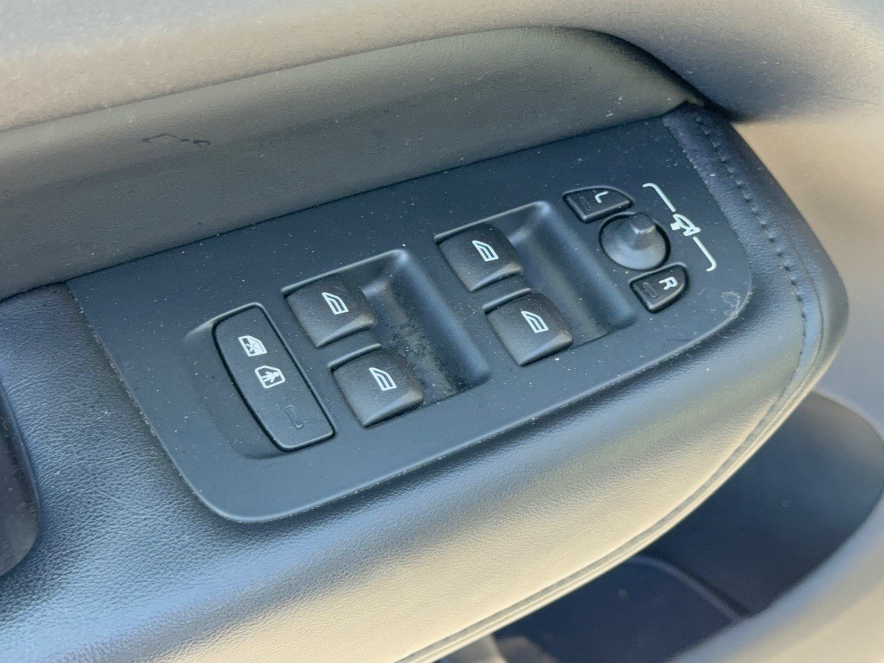Certified 2024 Volvo XC60 B5 Plus AWD/4WD image 15