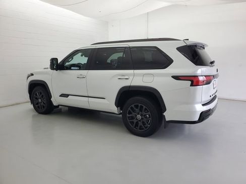 Used 2024 Toyota Sequoia Platinum image 7
