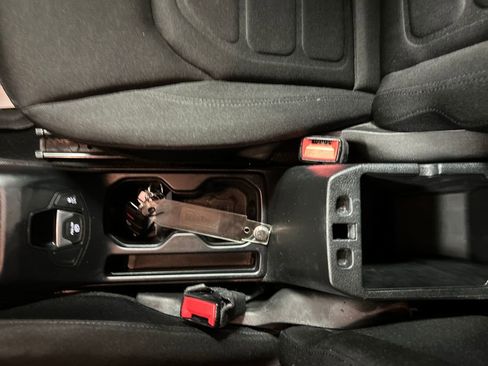 Used 2019 Jeep Renegade Latitude w/ Cold Weather Group FWD image 19